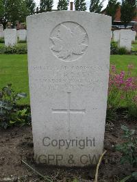 Cite Bonjean Military Cemetery Armentieres - Ross, H